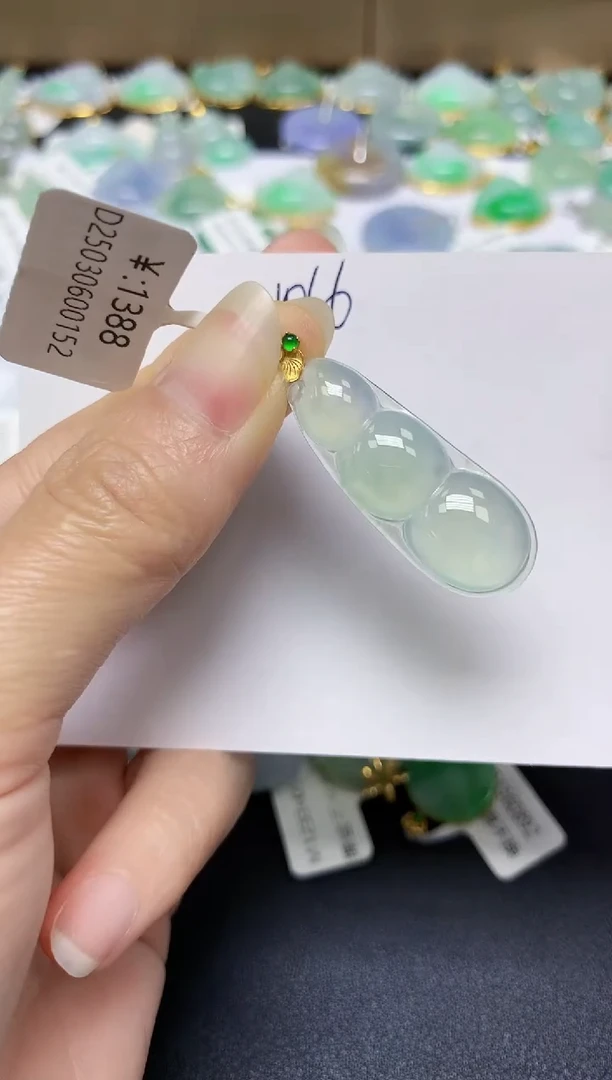 翡翠18K金镶嵌颈饰 天然翡翠A货