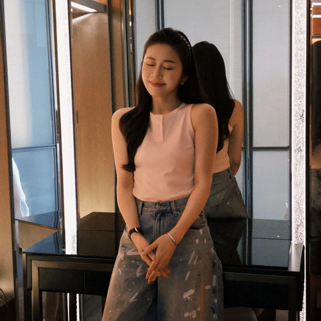 希娜 设计感亨利领粉色修身舒适背心