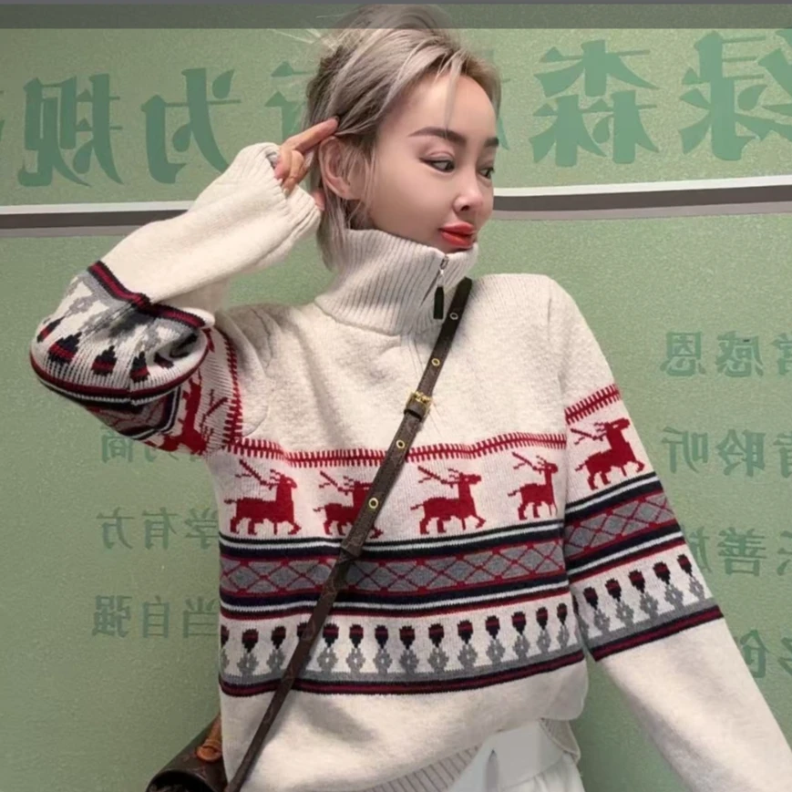 潮流款燕麦色小马毛衣