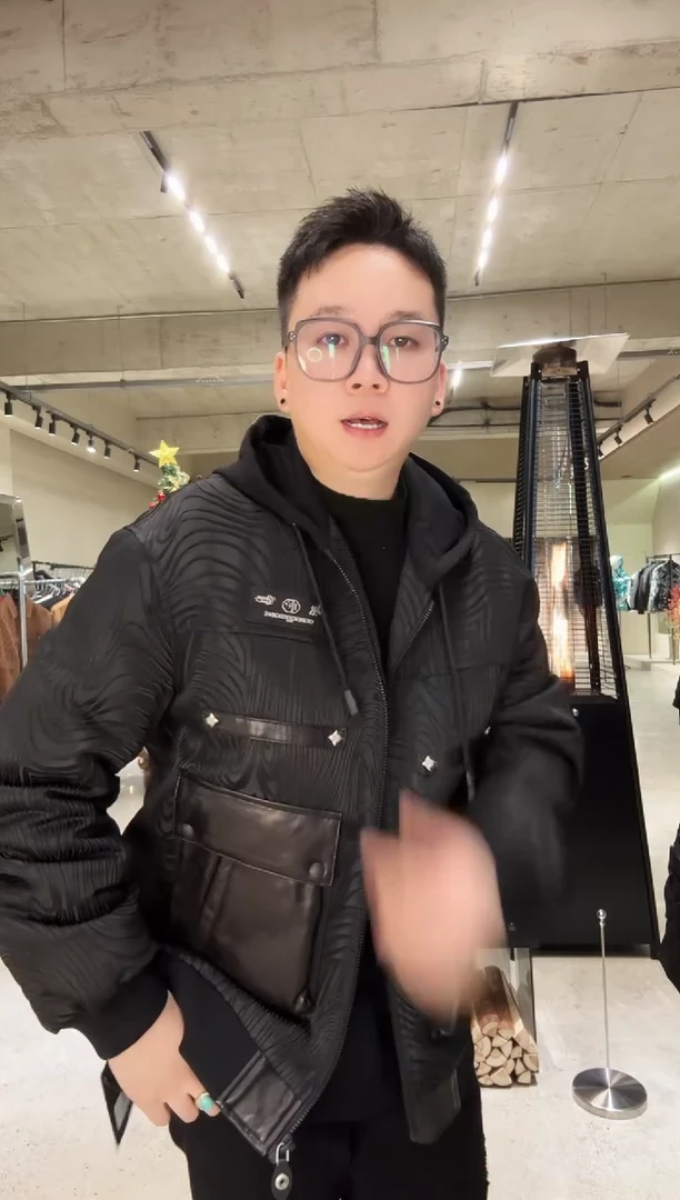 用****556码 连帽款拼接真皮夹棉夹克