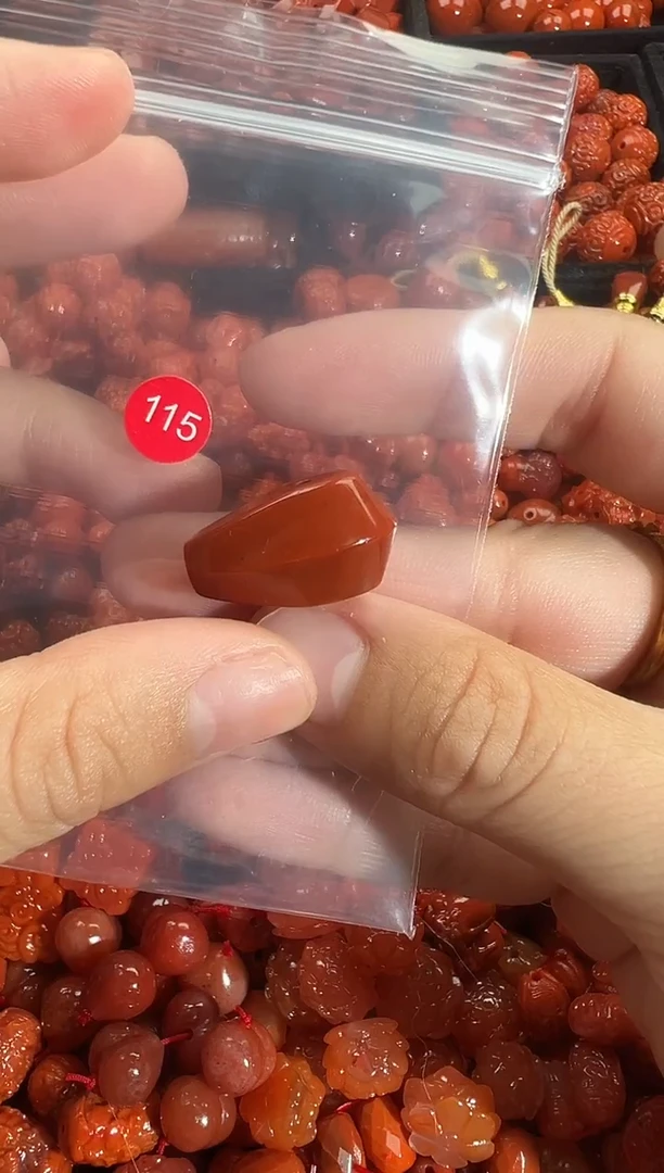 颈饰未镶嵌南红玛瑙1