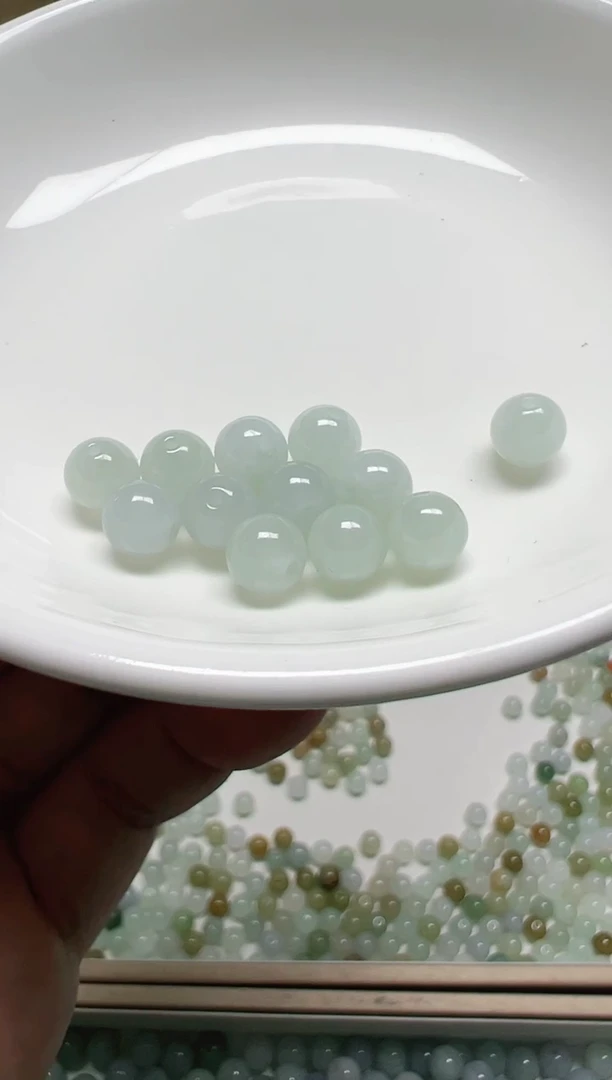 散珠翡翠小*凯纯天然缅甸A货翡翠卡7，12颗