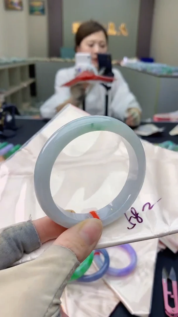 未镶嵌手镯翡翠0685072256