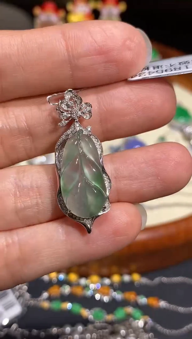 【闪购商品】翡翠颈饰18K金镶嵌吊坠