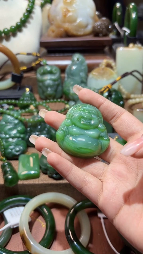 颈饰未镶嵌和田玉（碧玉）1