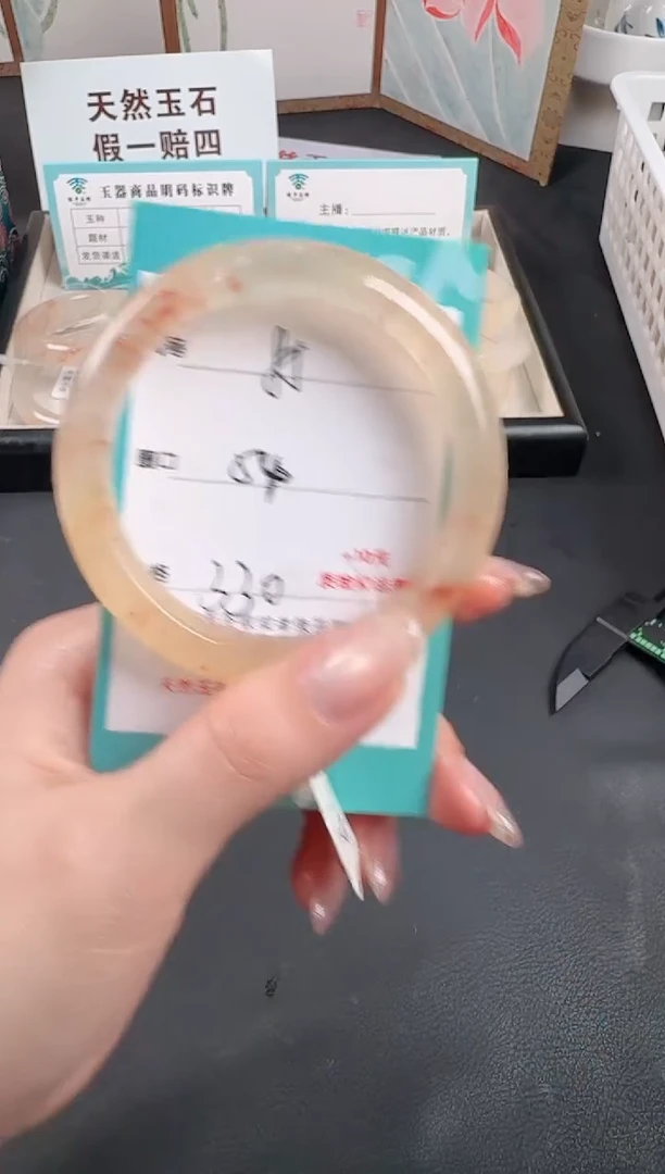 未镶嵌手镯石英质玉85