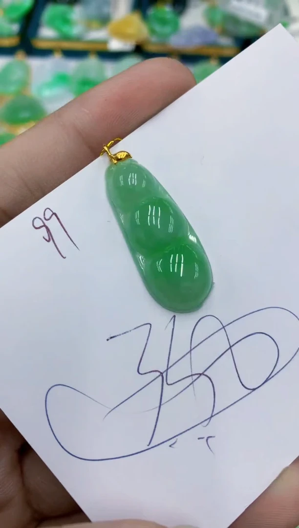 翡翠18K金镶嵌颈饰1111111111