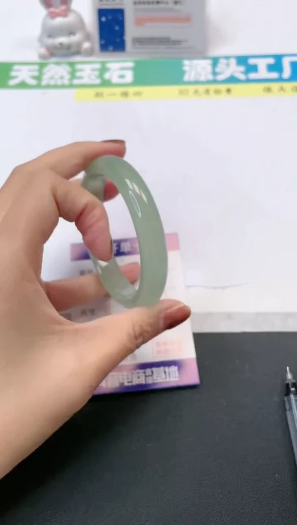 【闪购商品】石英质玉手镯未镶嵌12-56