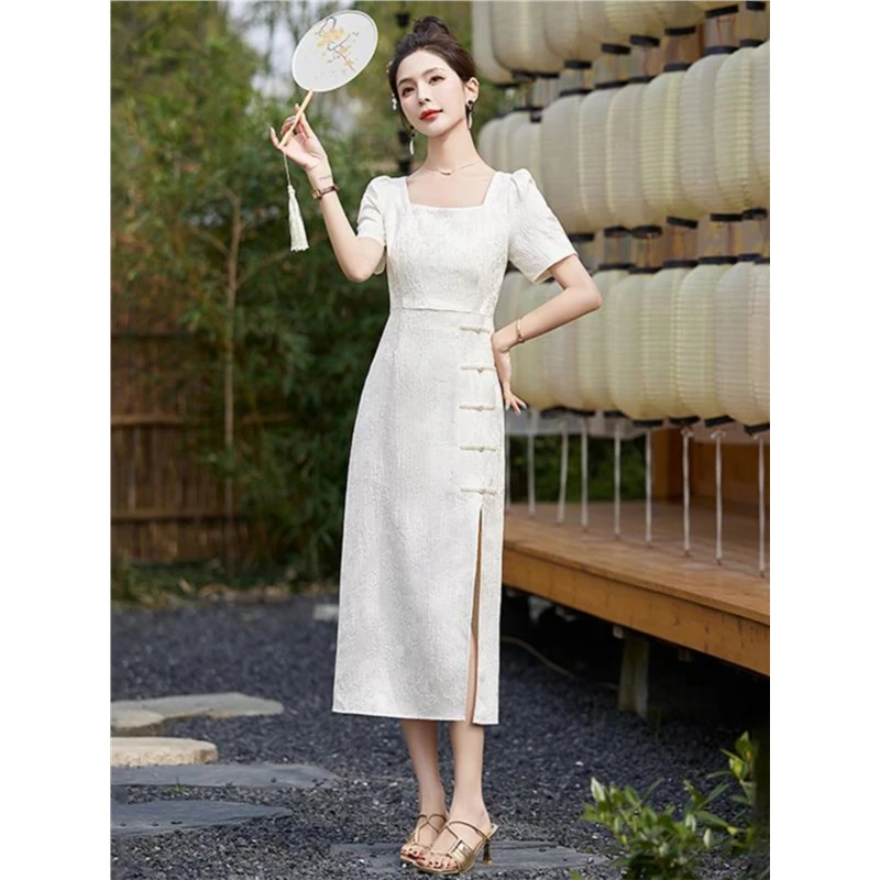 新中式国风气质连衣裙女2025夏季新款优雅盘扣方领开叉改良旗式袍