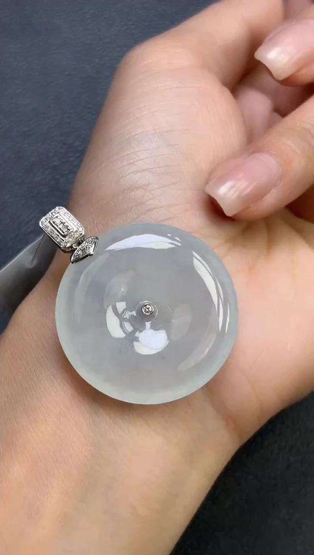 颈饰18K金镶嵌翡翠平安扣