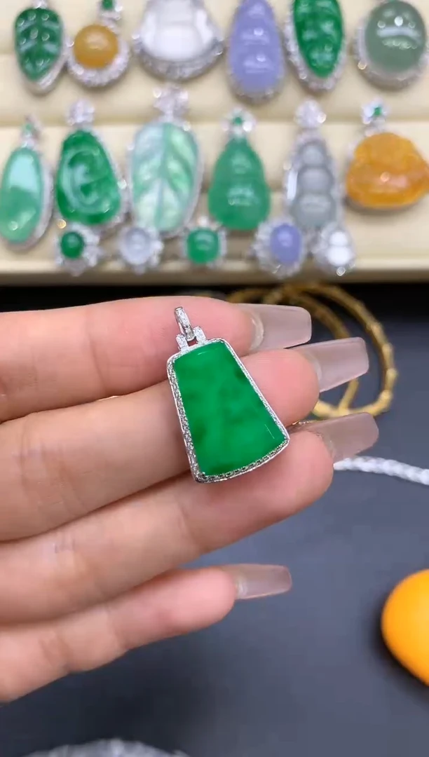 颈饰18K金镶嵌翡翠280-中国好珍宝