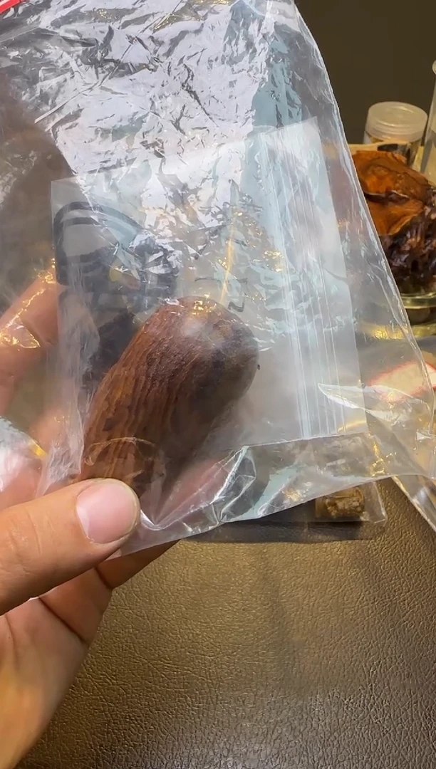 木枫**雨海黄钱袋手把件+吊坠+香茅一管