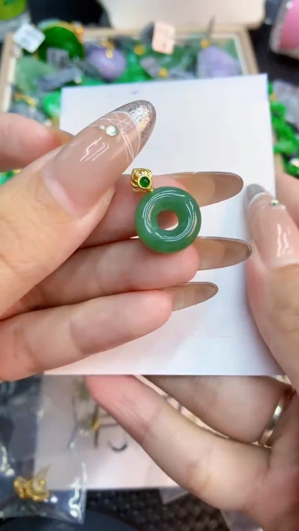 颈饰未镶嵌翡翠1