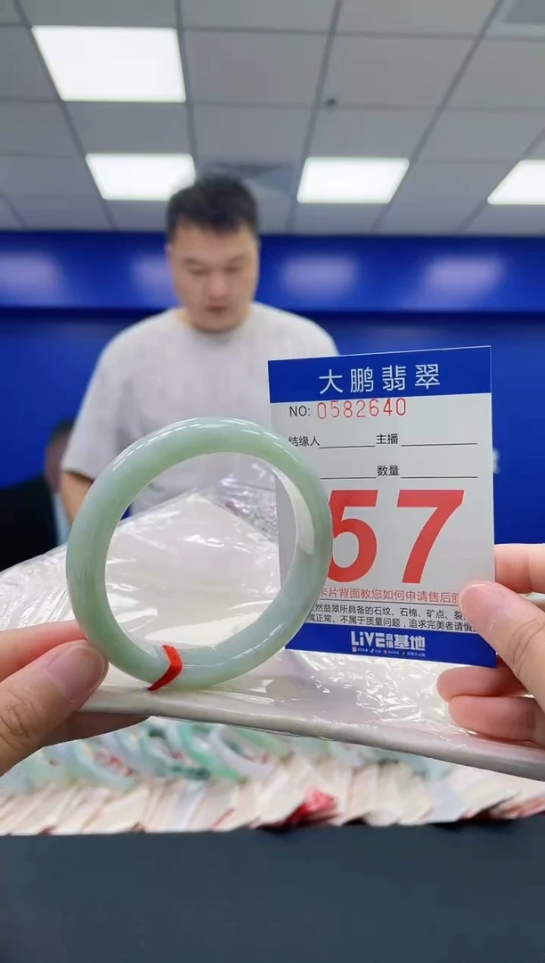 翡翠手镯未镶嵌AAAAAAAA