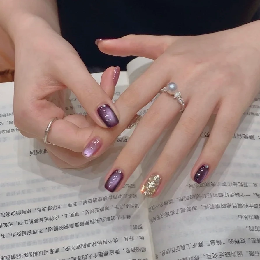 【黑加仑紫】纯手工穿戴甲2025新款高级感冰透渐变猫眼美甲短款显白