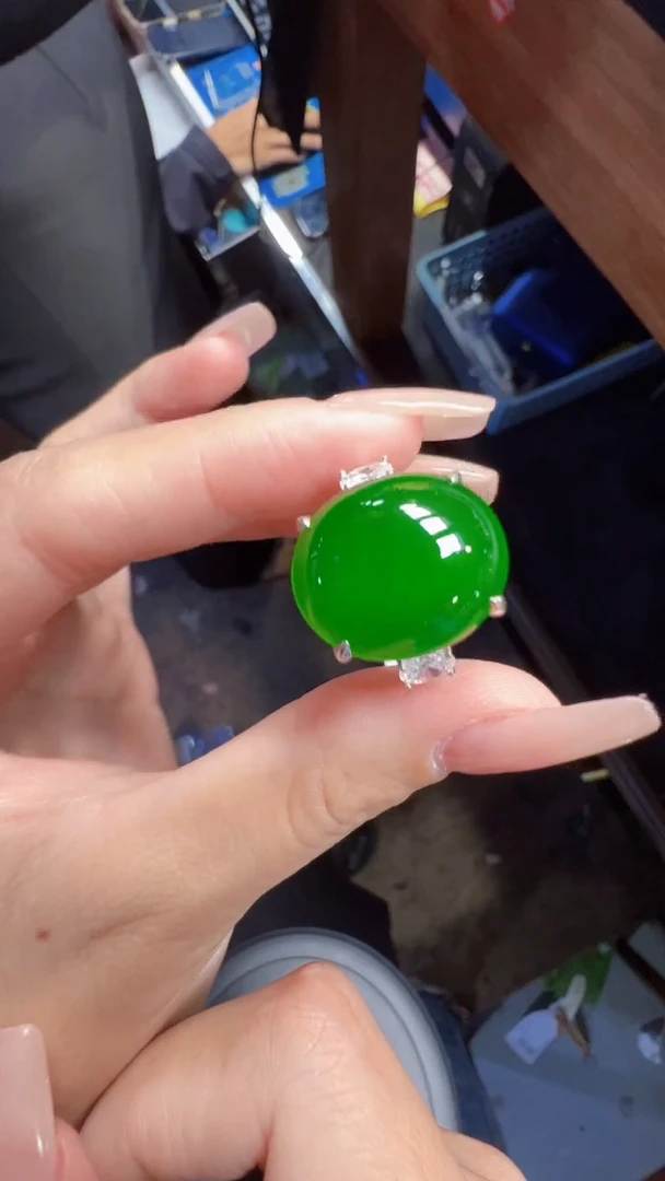 未镶嵌定制翡翠翡翠A货有轻微色差属于正常现象，戒指多样性发货1