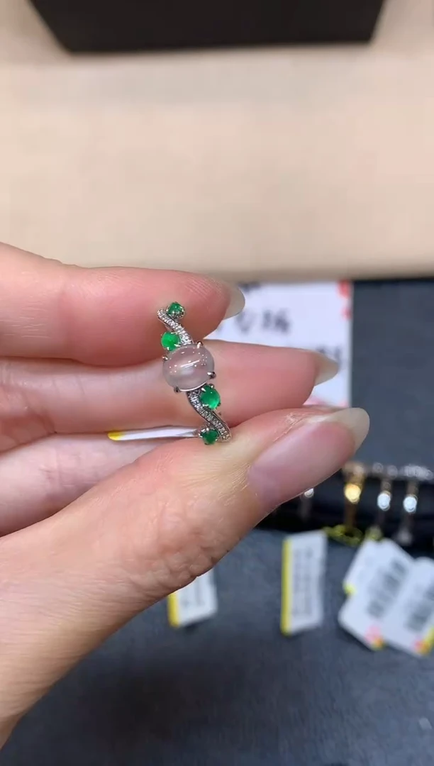 18K金镶嵌戒指翡翠【无鉴赏期】