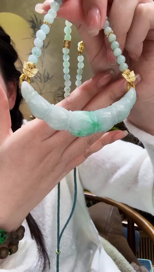 颈饰未镶嵌翡翠吊坠