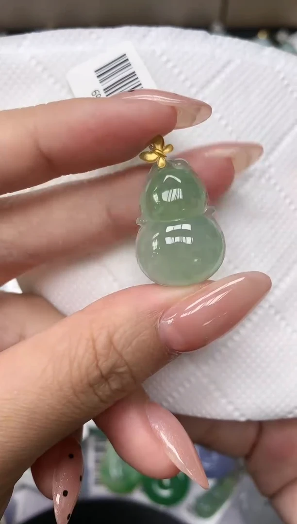 颈饰18K金镶嵌翡翠1111111111