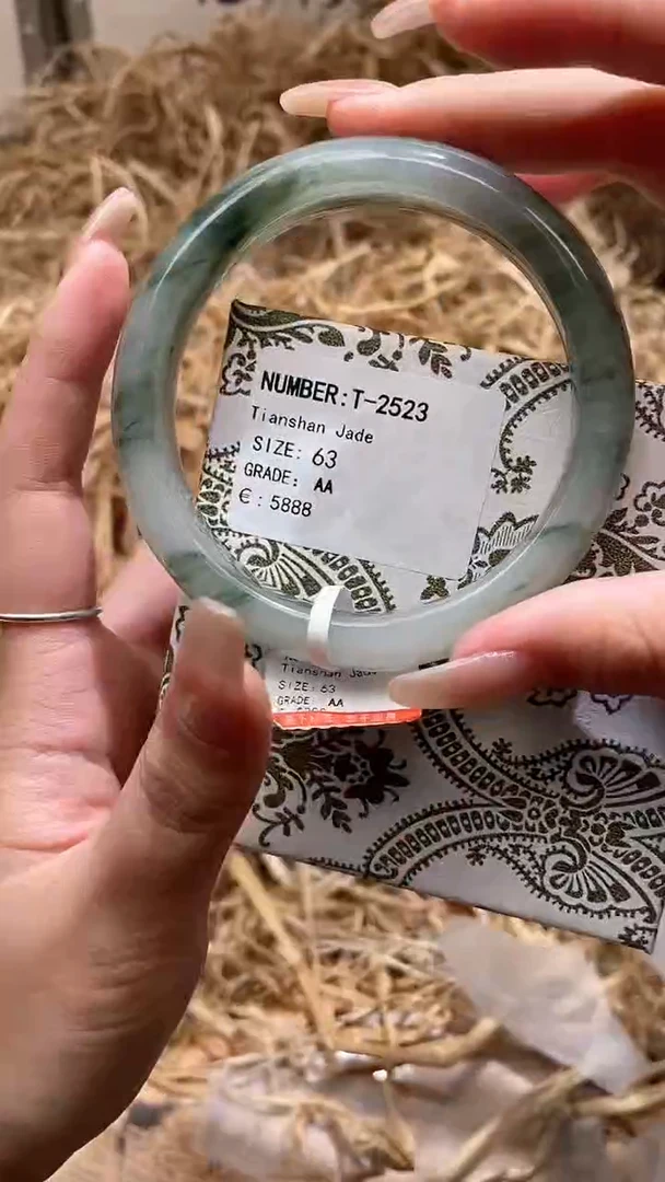 未镶嵌手镯石英质玉T2523B