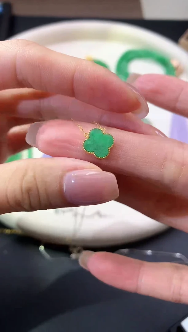 翡翠未镶嵌颈饰吊坠