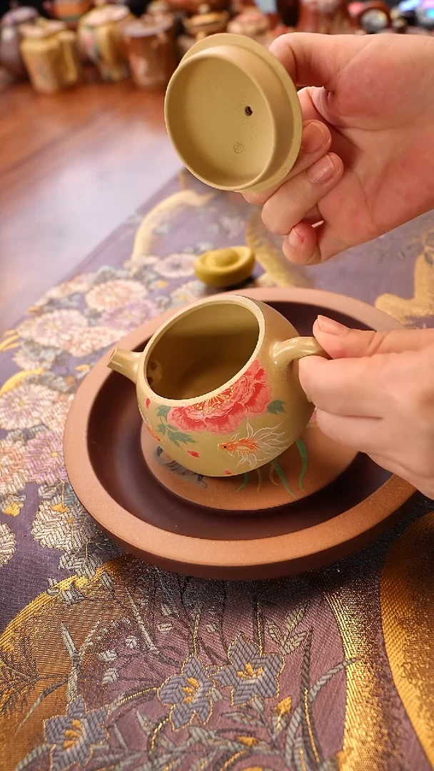 茶壶紫砂鱼戏莲秦权