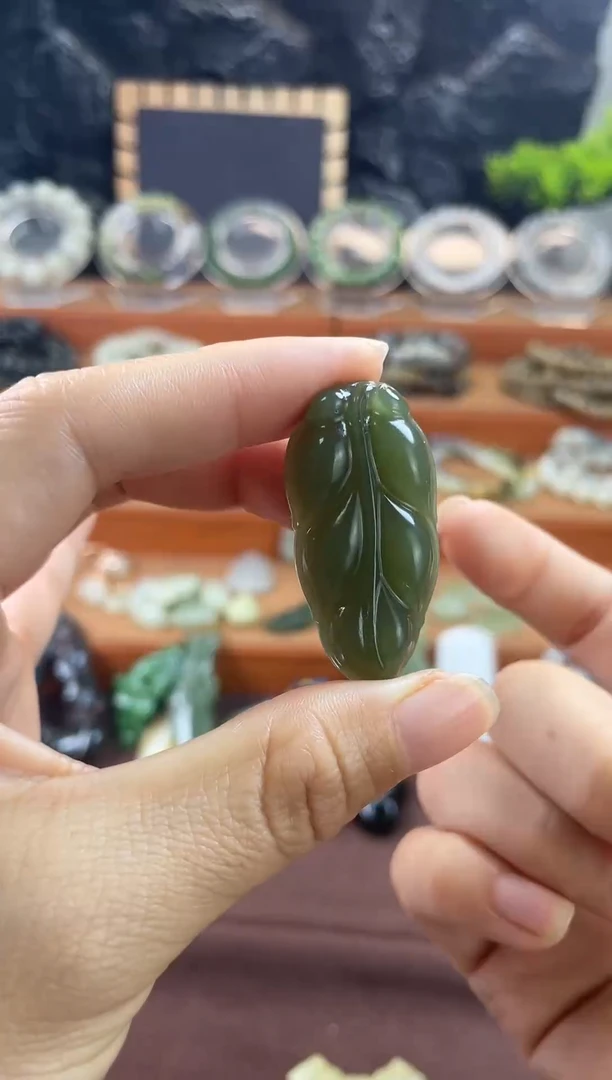 颈饰未镶嵌和田玉和田玉金枝玉叶吊坠带证书