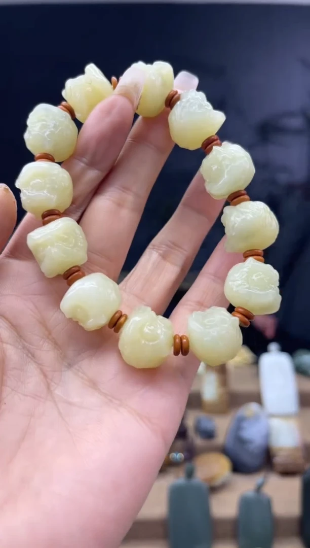 颈饰未镶嵌和田玉1