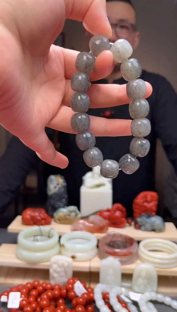 颈饰未镶嵌和田玉手串