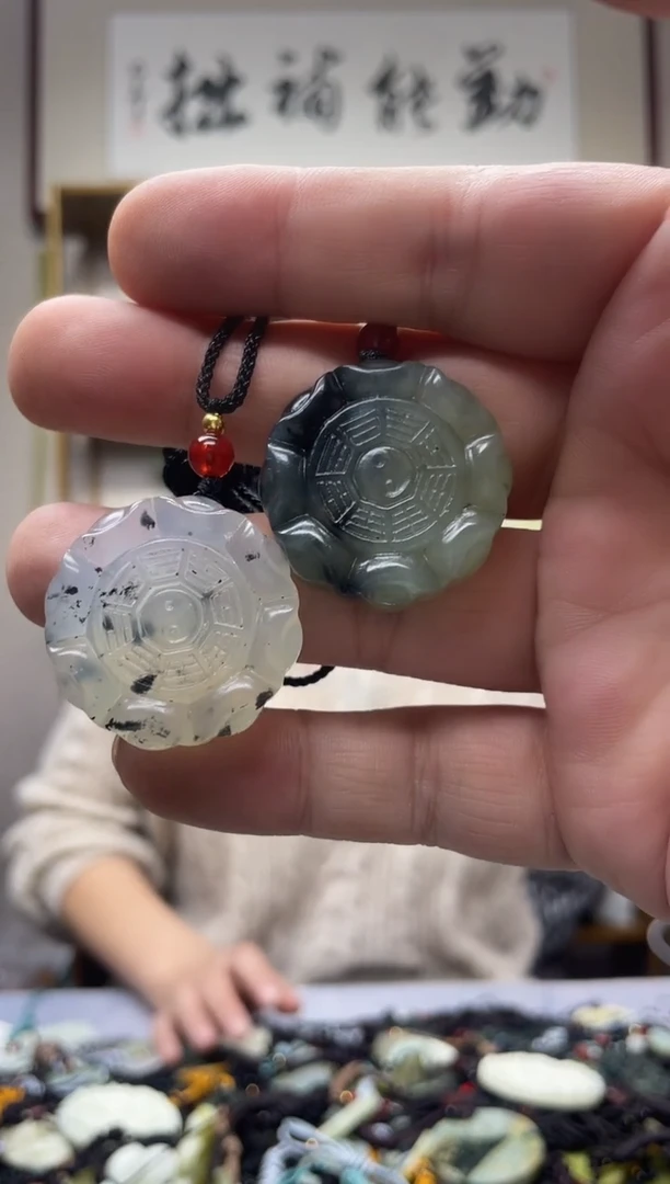 未镶嵌岫玉吊坠`