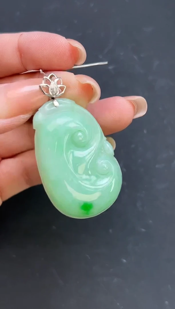 颈饰18K金镶嵌翡翠YM1036-9 如意