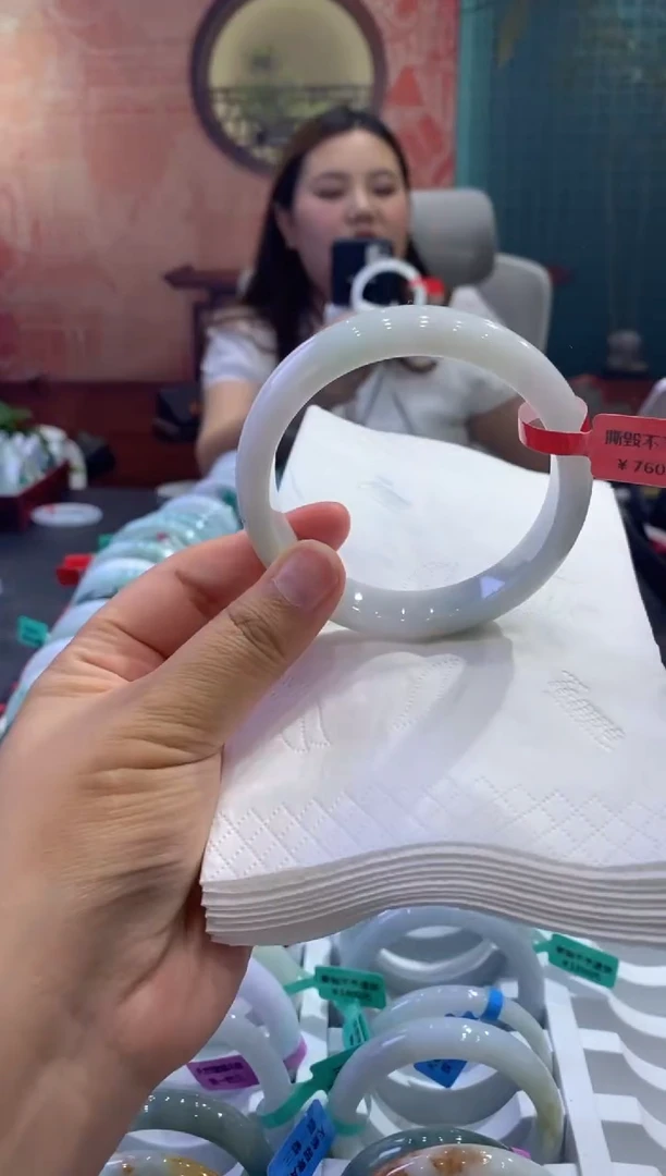 翡翠手镯未镶嵌多人00018773