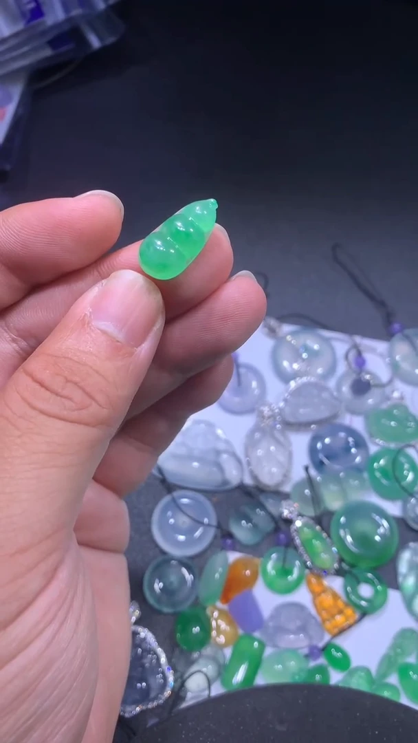 颈饰未镶嵌翡翠豆子