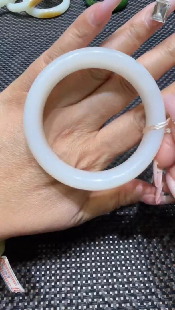 颈饰未镶嵌和田玉手镯56