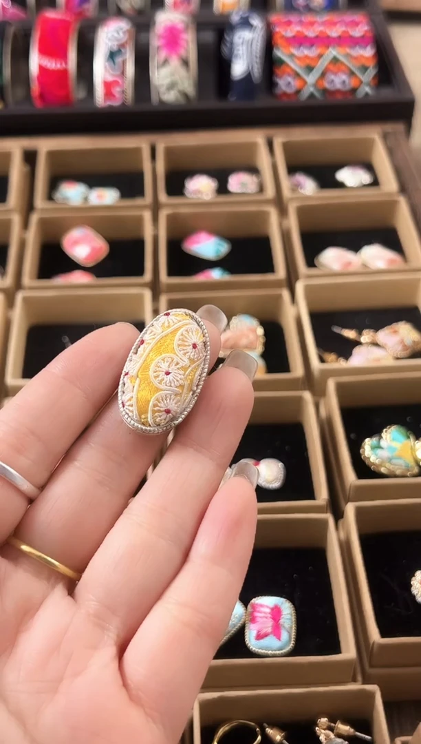 【闪购商品】织绣民族风老绣饰品306