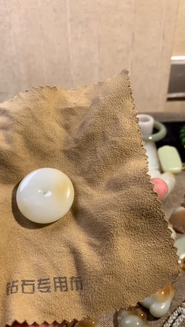 【闪购商品】和田玉吊坠(赠链)未镶嵌平安扣