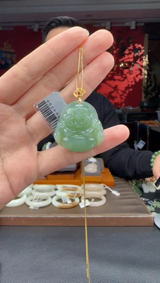 颈饰18K金镶嵌和田玉碧玉粉青佛公