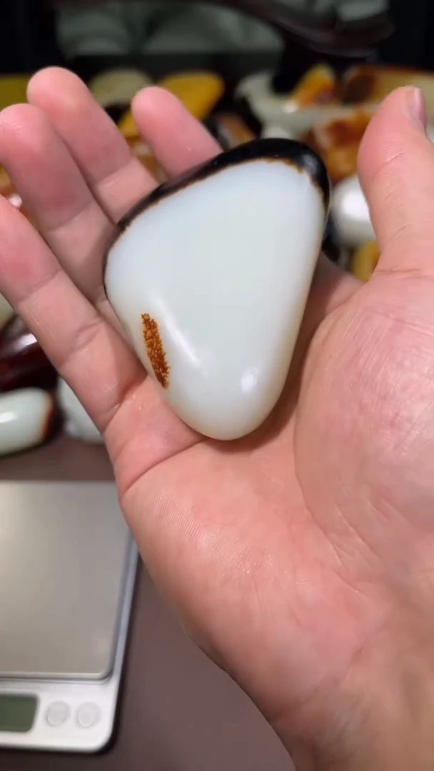 吊坠(不含链)未镶嵌和田玉小****?吊坠