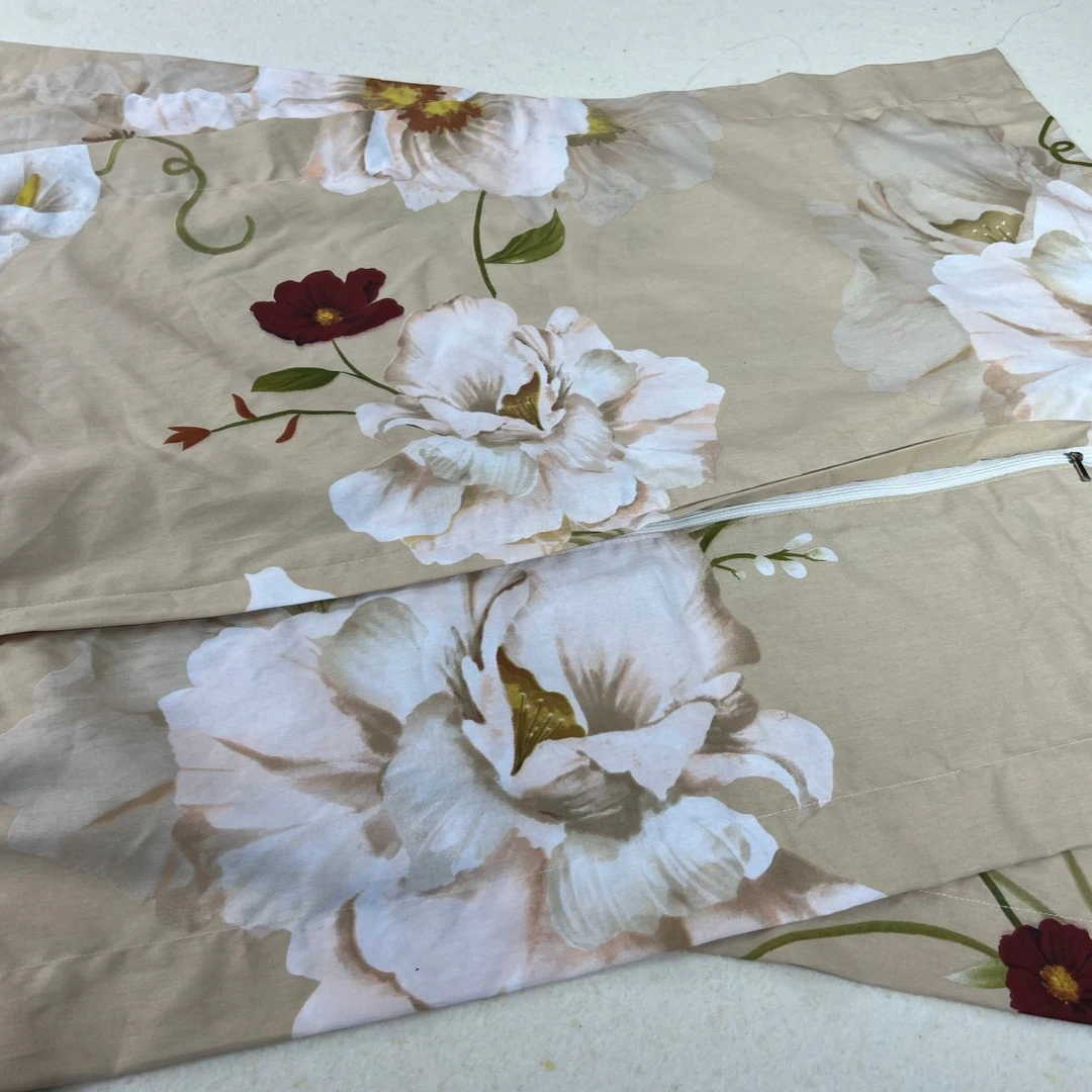 纯棉贡缎四件套，45x70cm枕套一对，2.3x2.5m床单，2x2.3m被套。