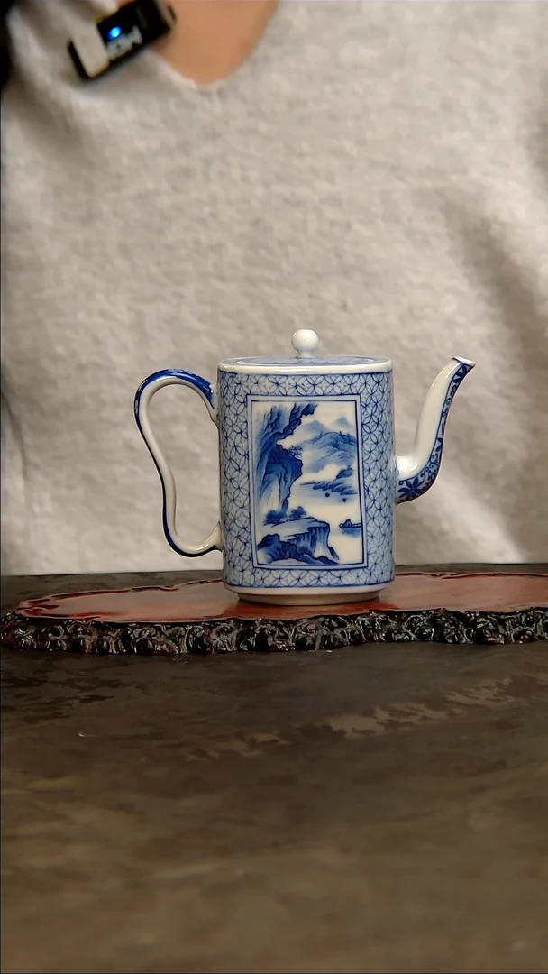 【闪购商品】青花手绘山水茶壶