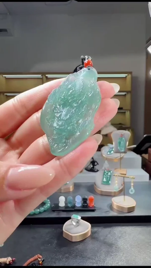 吊坠(不含链)未镶嵌翡翠龙牌