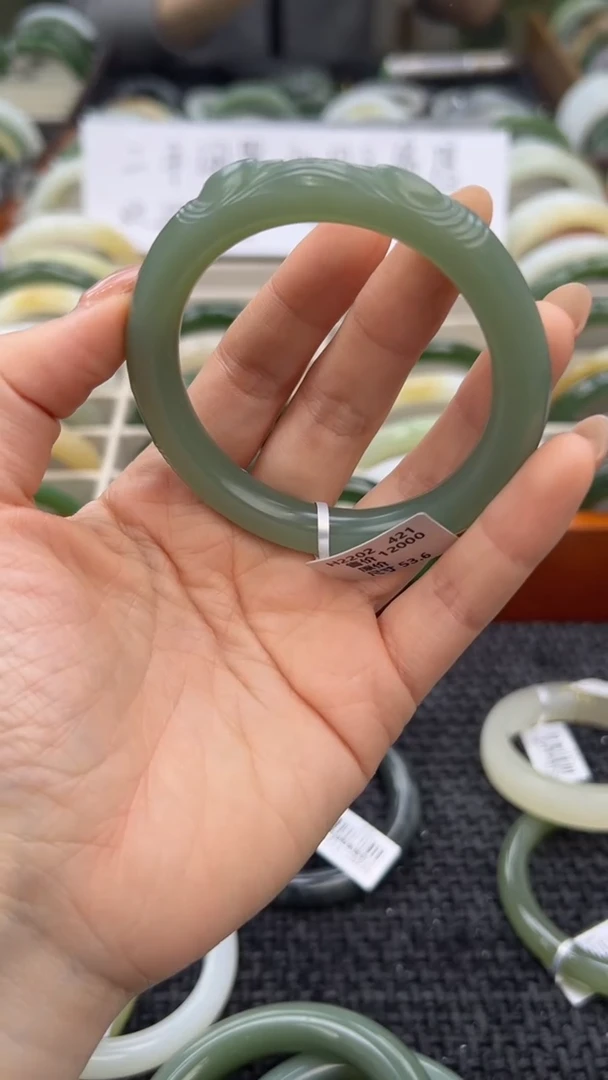 未镶嵌手镯和田玉带雕刻，张泓泽老师雕刻