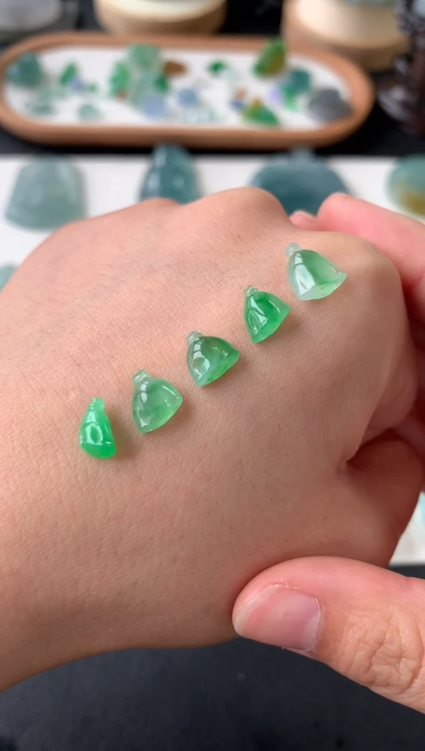 定制翡翠未镶嵌翡翠