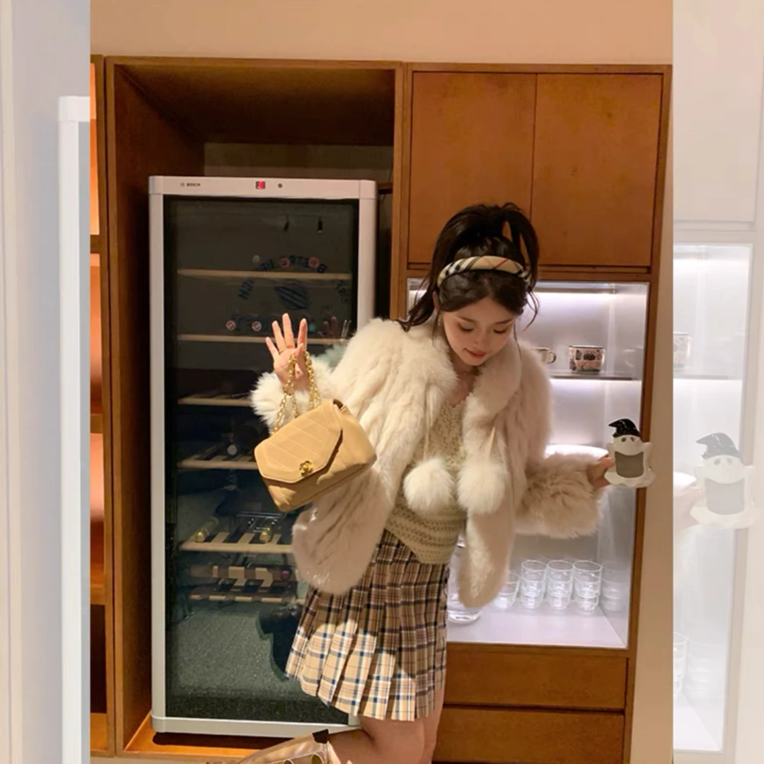 【WuXiFurs】2025网红冬季”宅女奶球“保暖女装外套高级车条甜妹