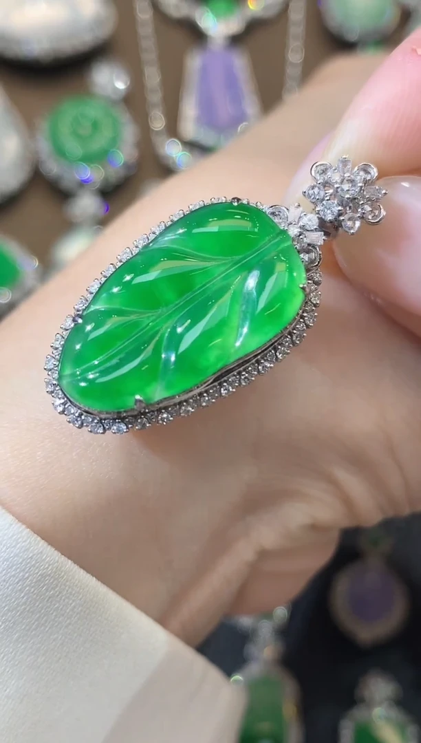 吊坠(不含链)18K金镶嵌翡翠C42