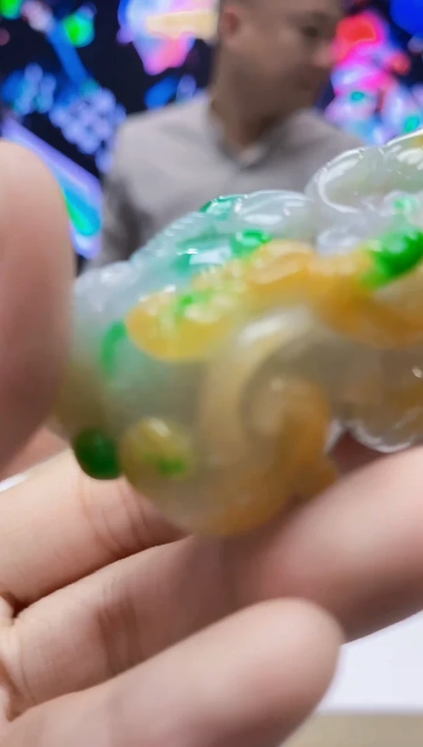 未镶嵌定制翡翠-毛货挂件 （赠珠链）21