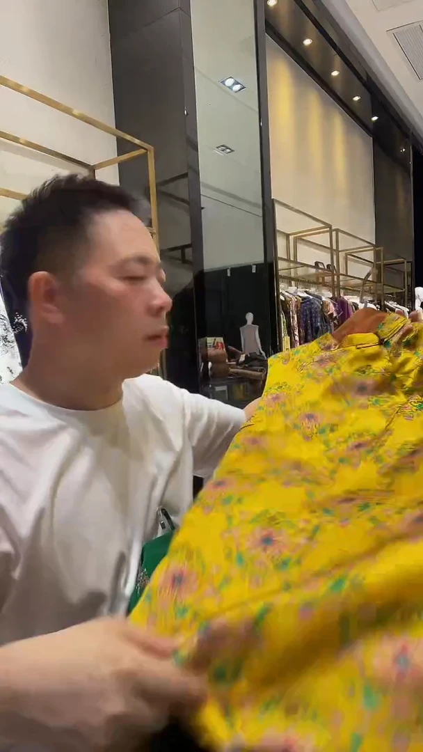 织绣黄色蚕宝宝丝短袖xxl码