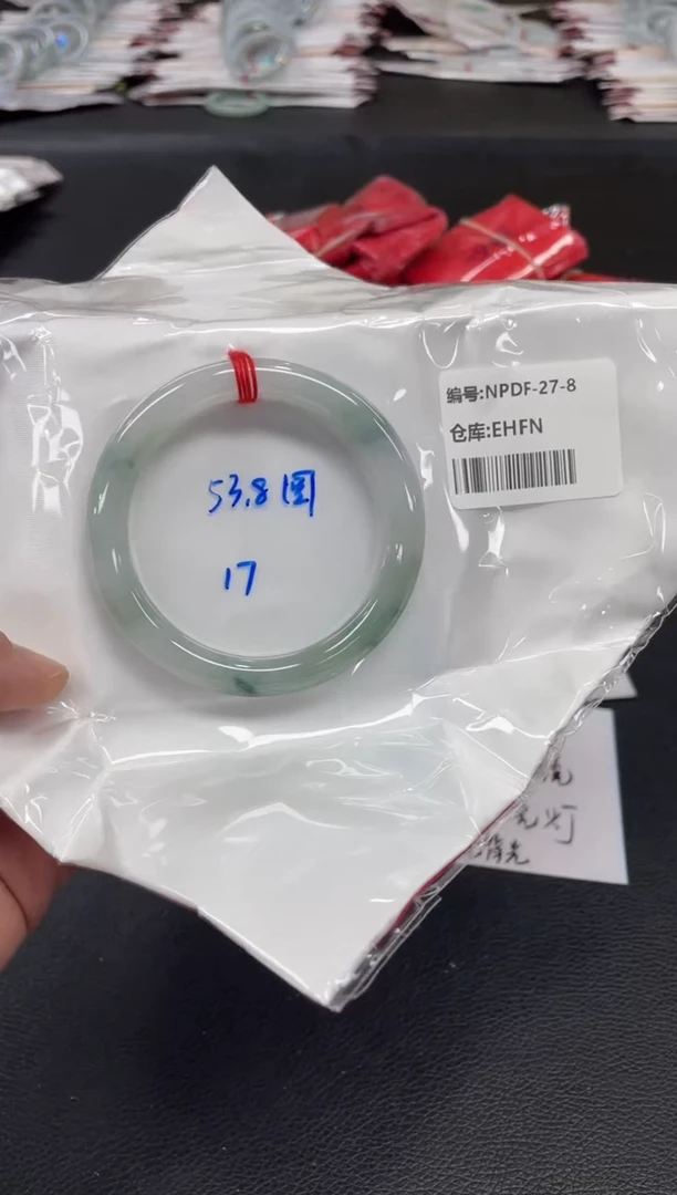 翡翠手镯未镶嵌翡翠手镯