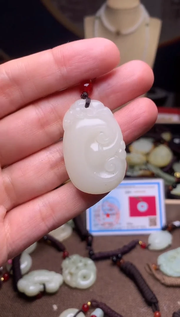 玉新疆料青海料清水吊坠