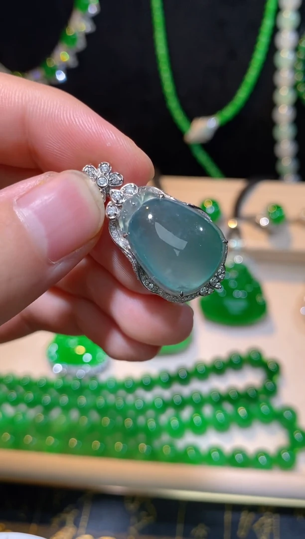 吊坠(赠链)18K金镶嵌翡翠翡翠吊坠